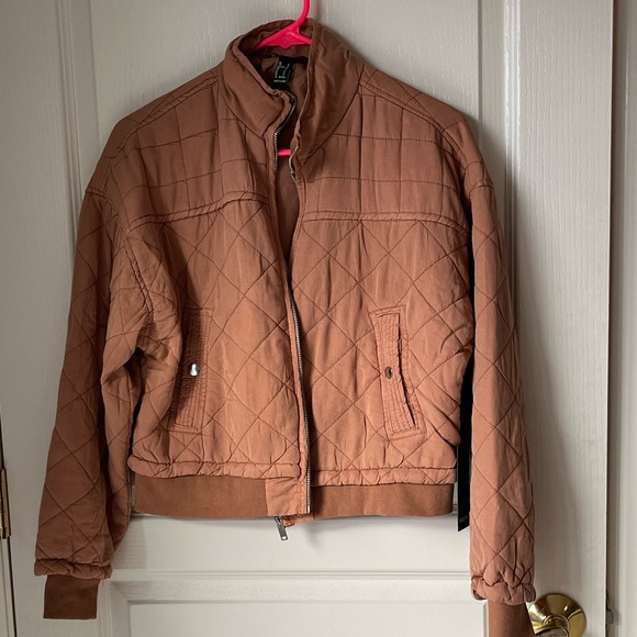 NWT Forever 21 Quilted Zip Up Camel Bomber Jacket - Picture 7 of 11